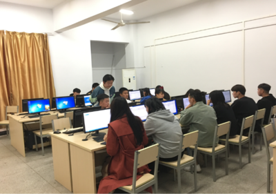 指尖上的商戰(zhàn) 商學(xué)院第六屆市場營銷技能競賽聚焦計(jì)算機(jī)軟件銷售實(shí)戰(zhàn)演練